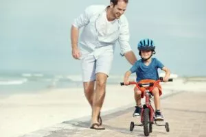 Научите ребенка ездить на велосипеде